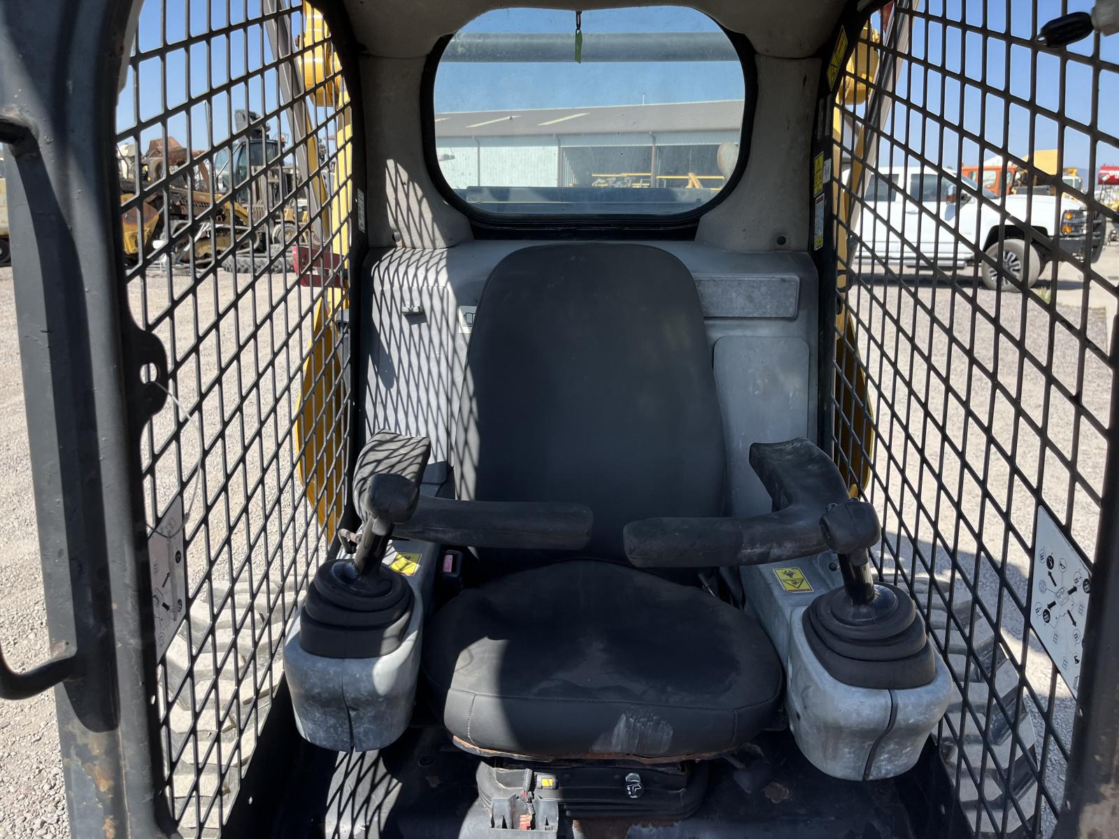 ./imagenes/INVOICE/2019/16437/MINI CATERPILLAR 262D (3).JPG